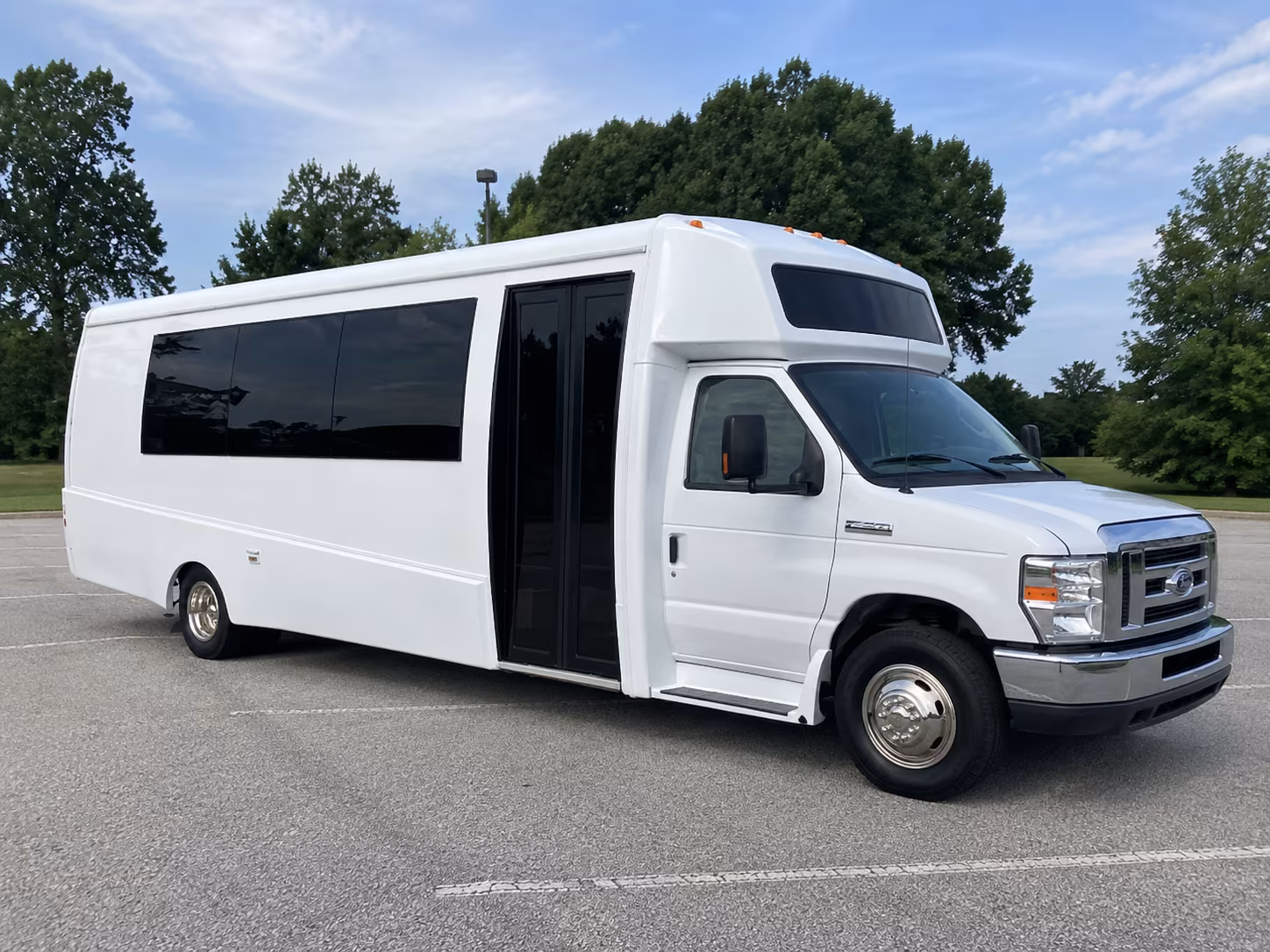 dubuque 18 passenger party bus