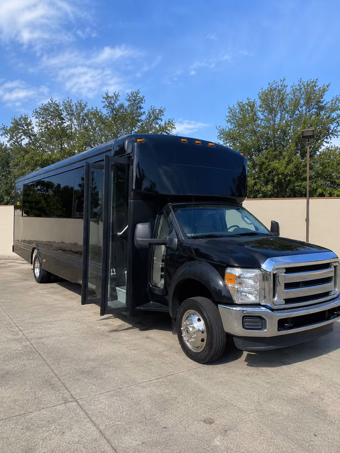 dubuque 20 passenger party bus