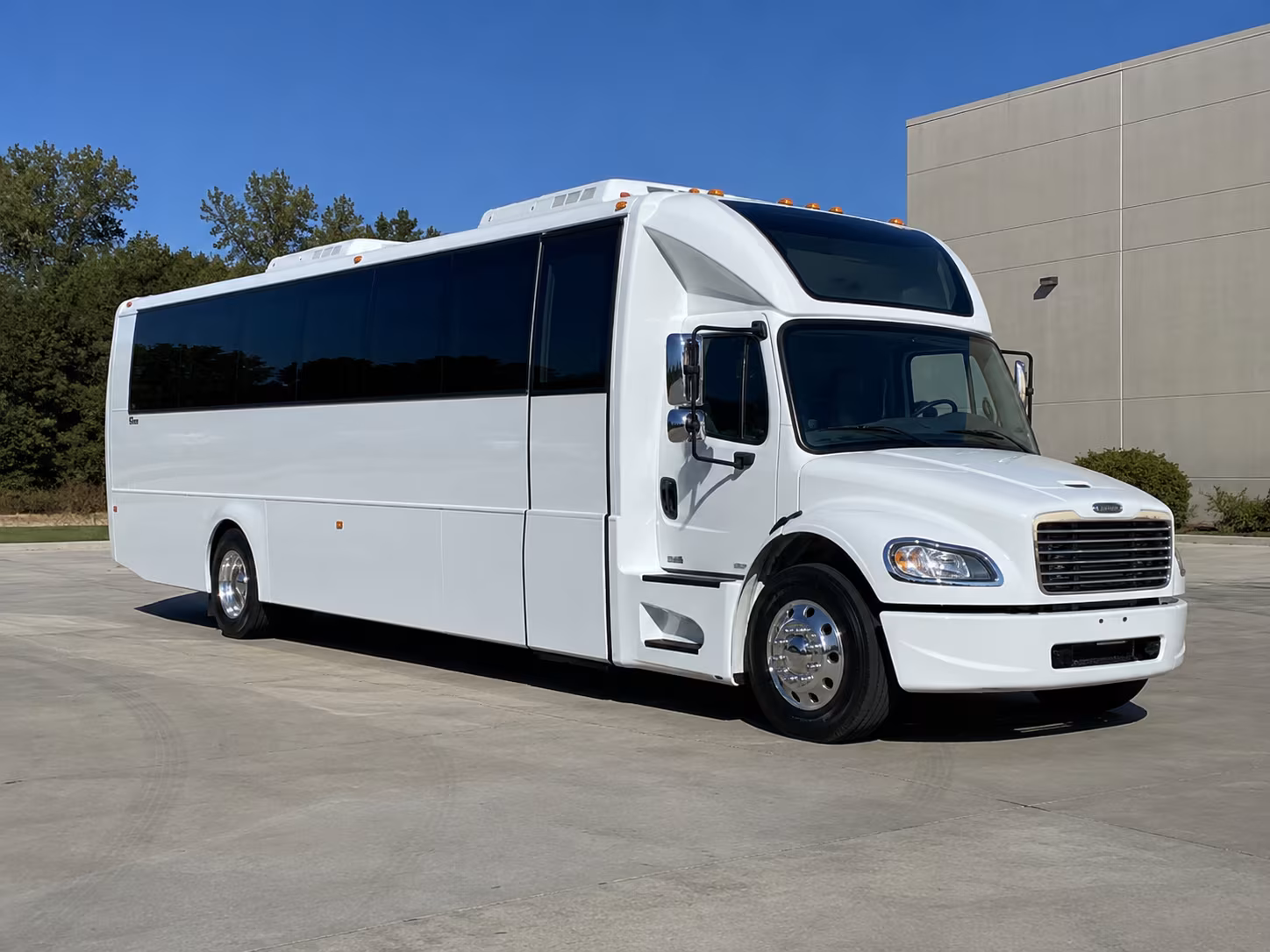 dubuque 28 passenger party bus